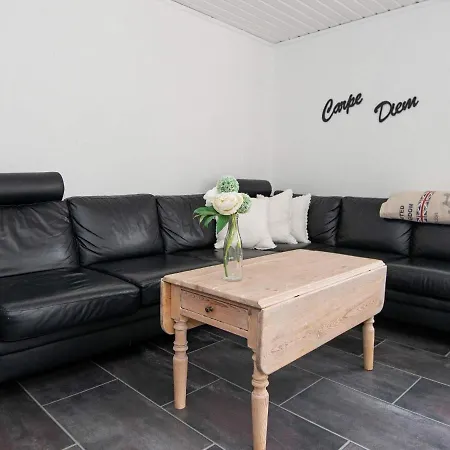 Three-bedroom Holiday In 2 Hébergement de vacances *