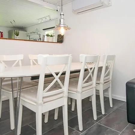 Three-bedroom Holiday In 2 Hébergement de vacances *