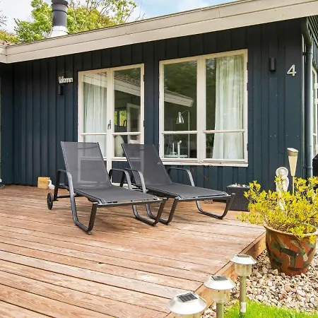 Three-bedroom Holiday In 2 Hébergement de vacances *
