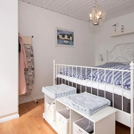 Three-bedroom Holiday In 2 *